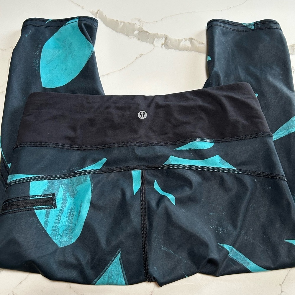 Lululemon Athletica Black and Teal Patterned Leggings Size 6 - Picture 5 of 6